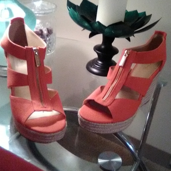 Michael Kors Orange Sandal - Picture 1 of 4